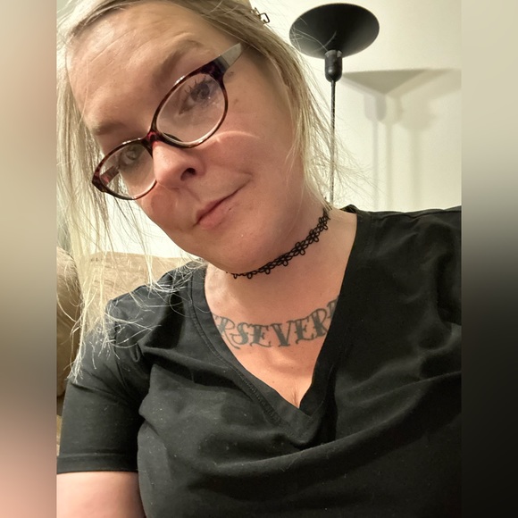 Meet your Posher, Vix - Picture 1 of 1